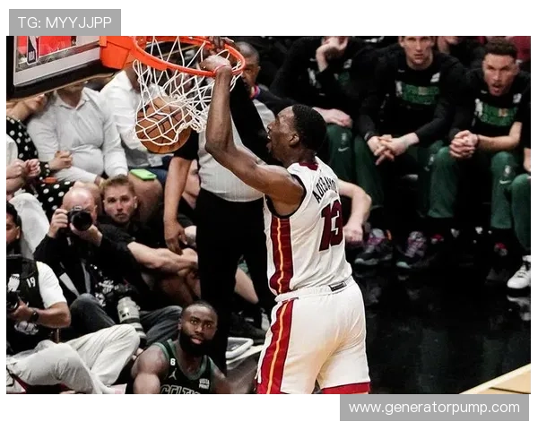 巴特勒强势背打文森特硬碰硬上篮得手展现铁血斗志